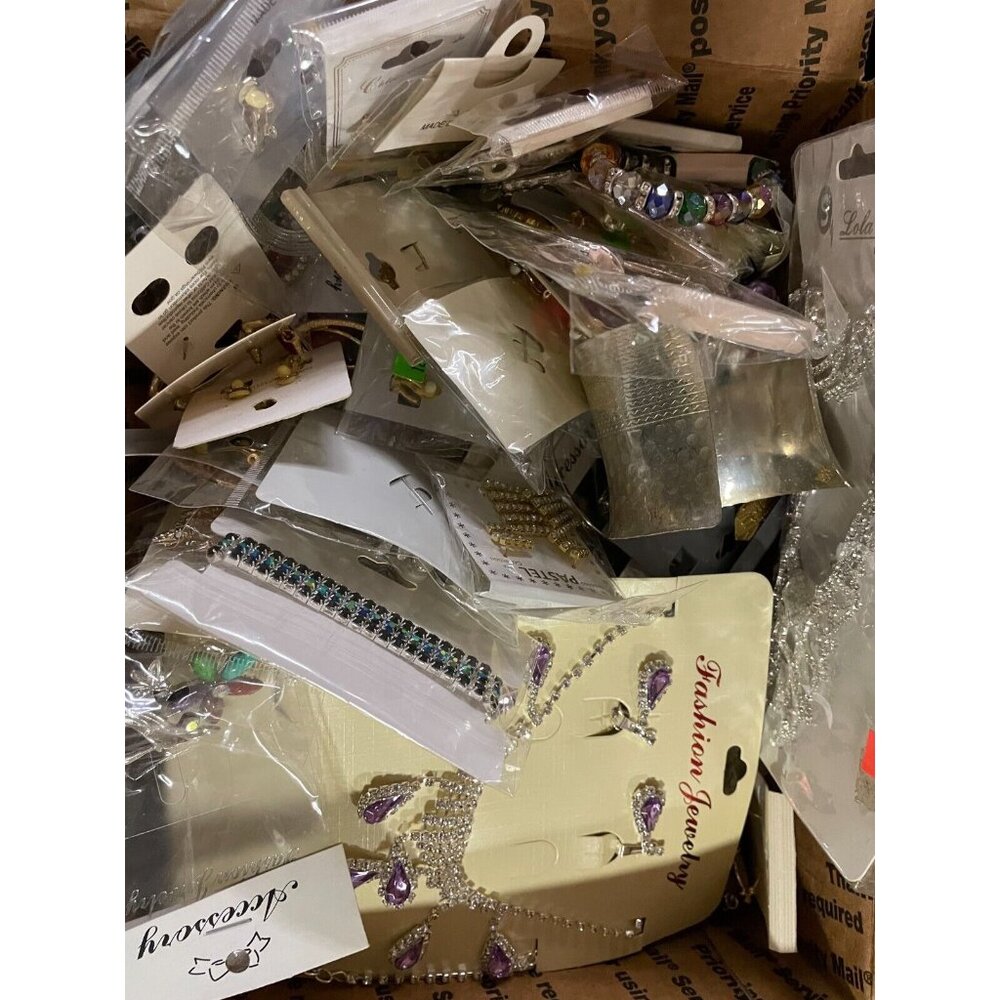 1+ Pounds 25-30 Pcs All Wearable Vintage To Modern Jewelry-READ PLEASE - Picture 8 of 12